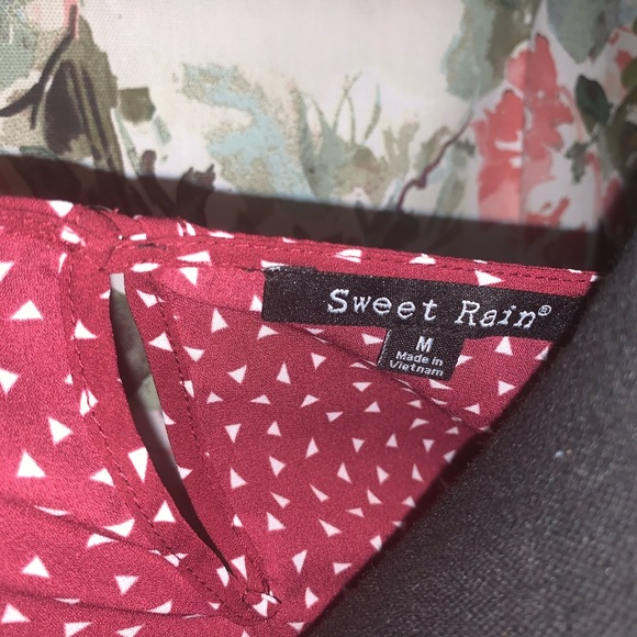 Burgundy Short Sleeve Blouse - Picture 4 of 4